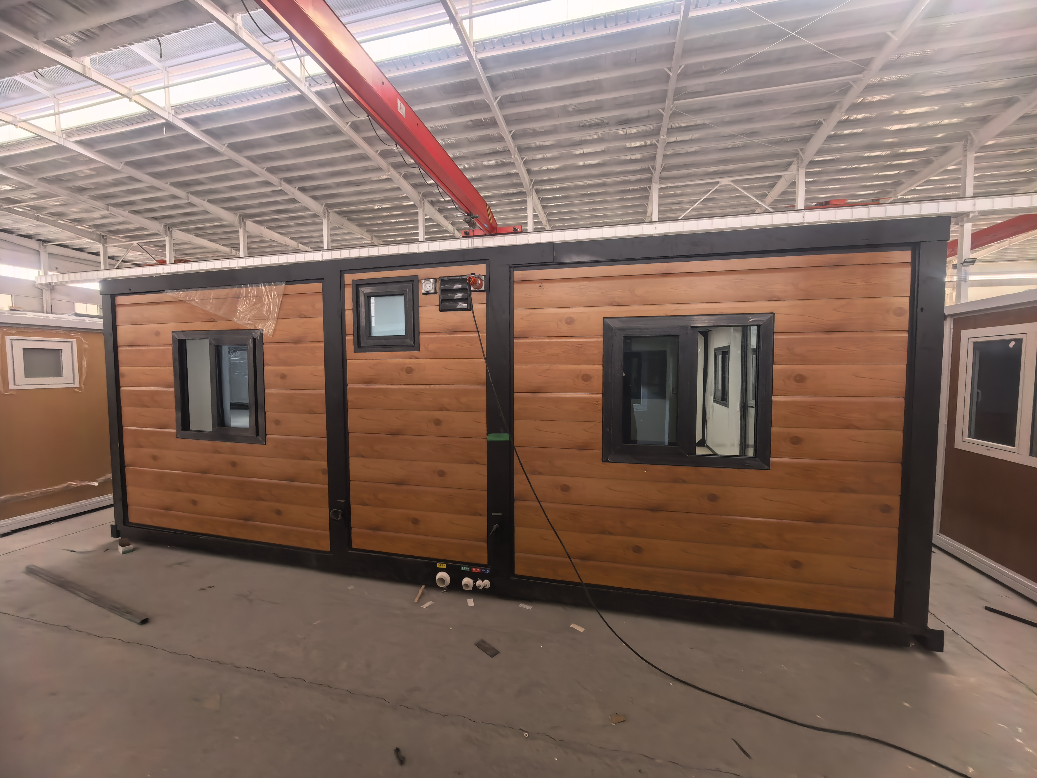 Casa 20ft — Vista Posterior